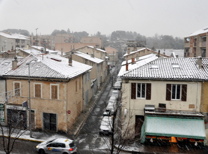 Aubagne neige 7 1 2009 (01)9h11 rue L Blanc