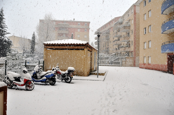 Aubagne neige 7 1 2009 (11)10h20 Le Coriandre