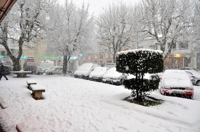 Aubagne neige 7 1 2009 (12)10h28 Central Parc