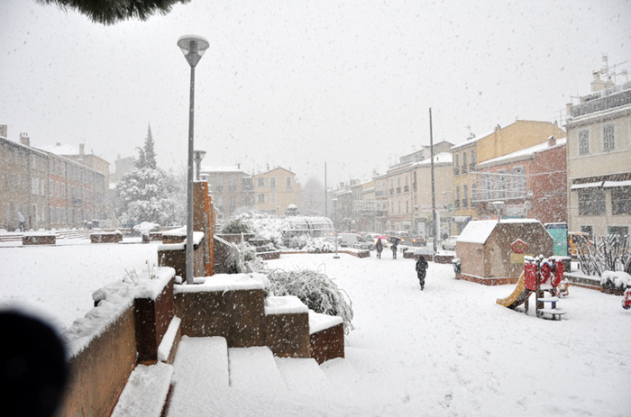 Aubagne neige 7 1 2009 (13)10h32 Cours Beaumond