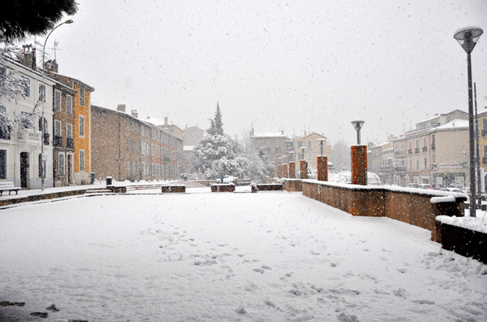 Aubagne neige 7 1 2009 (14)10h32 Cours Beaumond