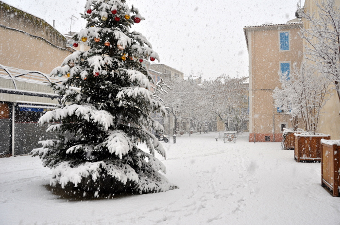 Aubagne neige 7 1 2009 (15)10h35 place J Rau