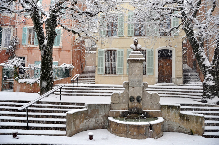 Aubagne neige 7 1 2009 (18)10h39 rue de Guin
