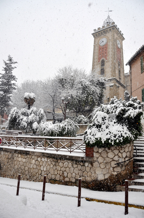 Aubagne neige 7 1 2009 (20)10h40 tour de l'horloge