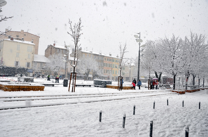 Aubagne neige 7 1 2009 (29)10h54 cours Voltaire