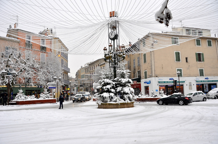 Aubagne neige 7 1 2009 (42)11h04 Place Pasteur