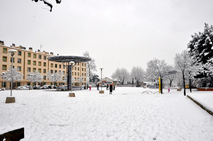 Aubagne neige 7 1 2009 (56)11h30 Espace Lucien Grimaud