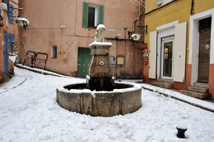 Aubagne neige 7 1 2009 (64)11h39 Fontaine de Lion