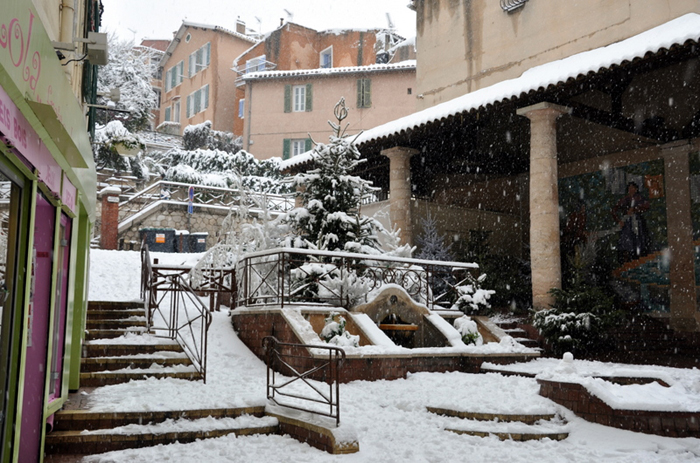 Aubagne neige 7 1 2009 (67)11h43 Place de Guin