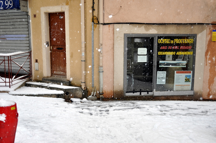 Aubagne neige 7 1 2009 (68)11h43