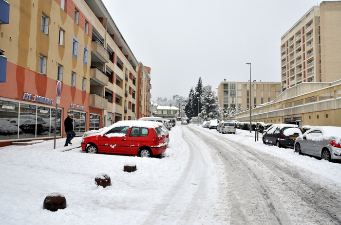 Aubagne neige 7 1 2009 (72)11h58 chemin des espillieres
