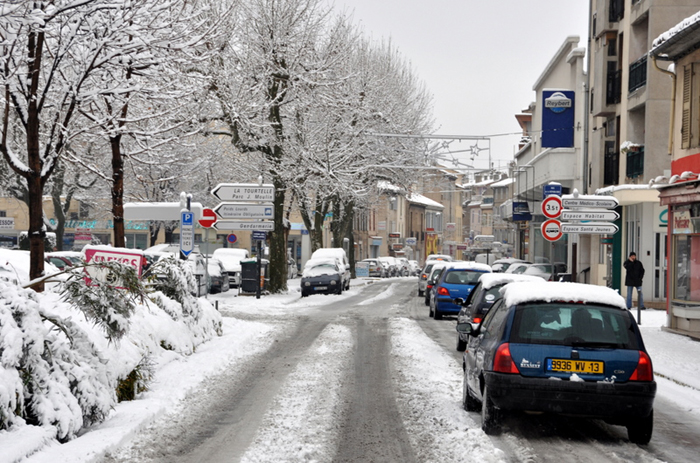 Aubagne neige 7 1 2009 (76)12h00 Rue de la République