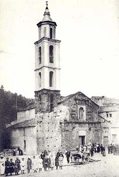 Vezzani place de l'église